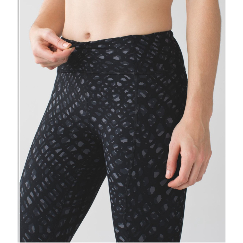 Lululemon tight stuff tights reflective size 4